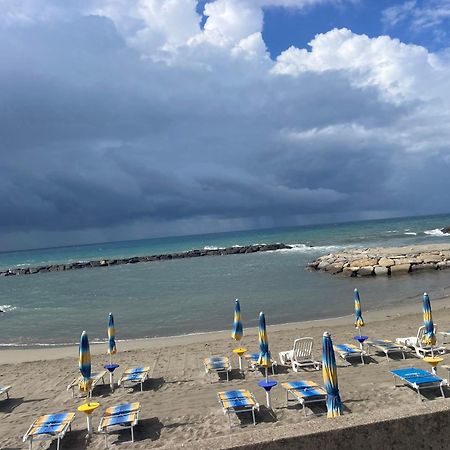 Apartmán Bistrot Del Mare Santo Stefano al Mare Exteriér fotografie